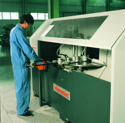 AKS134��ά�˽��и��